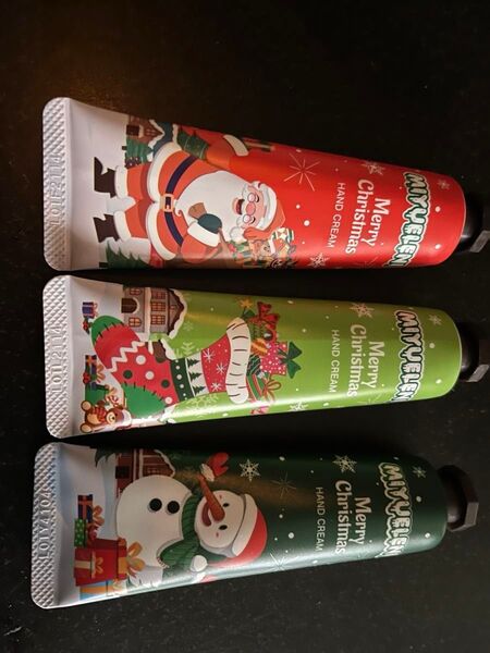 新品未使用 クリスマス柄ハンドクリーム 3本セット