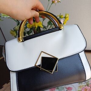 【モダンデザインハンドバッグ】ブラック&ホワイト