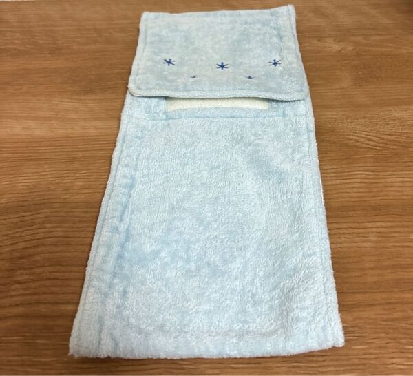 one's terraceトイレットペーパーホルダーカバー 水色 雪の結晶刺繍