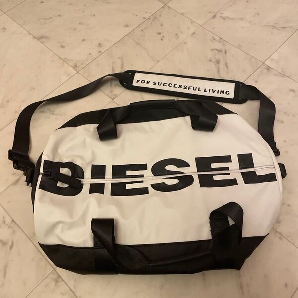 新品 ショルダーバッグ ディーゼル ドラムバッグ 本物 白 ロゴ かばん 旅行 ジム スポーツバッグ 本物 DIESEL