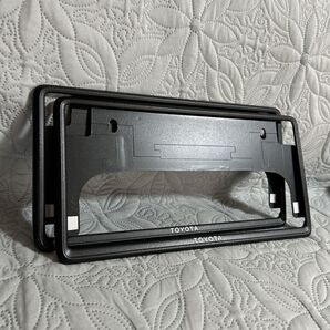 TOYOTA ナンバーフレーム カスタムペイント ラプターチッピング黒