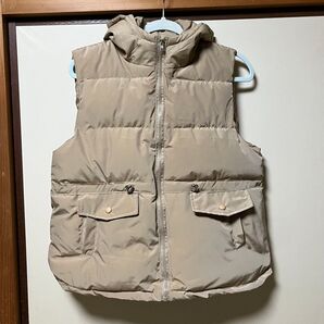 ダウンベスト ベージュ
