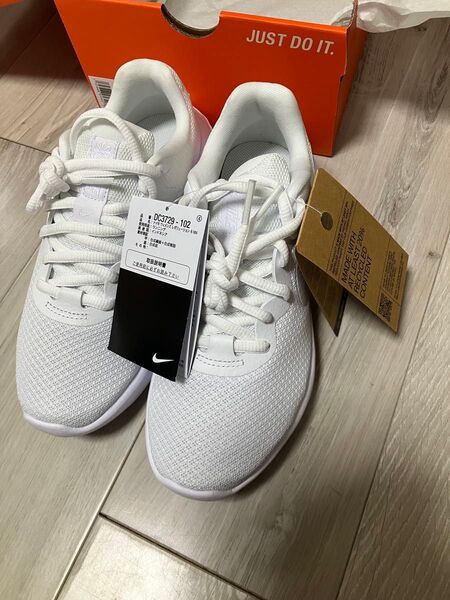 新品!! 【NIKE】ナイキレボリューション6 箱アリ 23.5cm DC3729-102