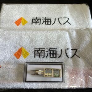 大阪市営バスと南海バスの記念ネクタイピンとタオル2枚