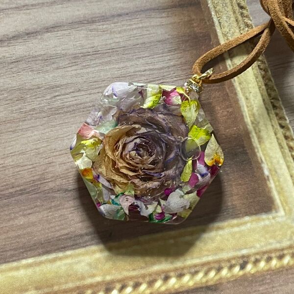 ネックレス ペンダント ハンドメイド レジン 薔薇いっぱい purple×yellow