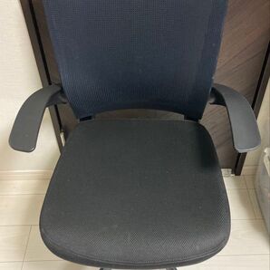 オフィスチェア 黒 ブラック アームレスト付き 椅子 いす イス