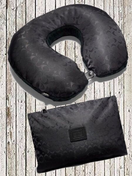 【COACH】「激レア品>」未使用 日本未発売 トラベル ネックピロー <1点限り>