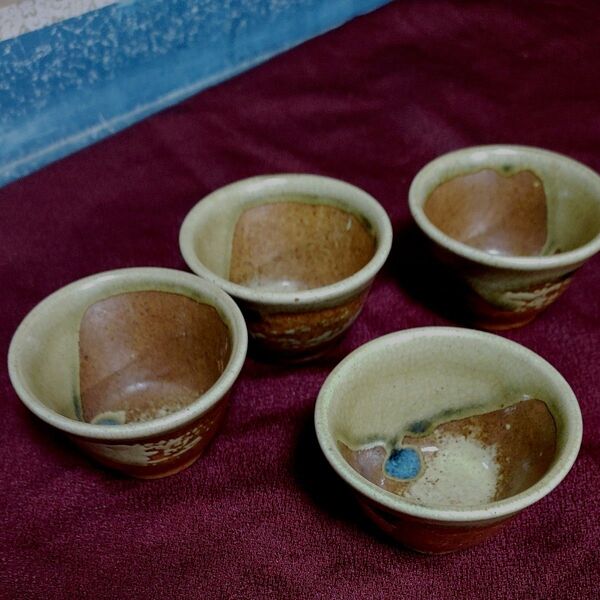 お昼まで特価中 伊賀焼 香山窯 ぐい呑み 四つセット 美品 アンティーク 骨董品 陶印あり