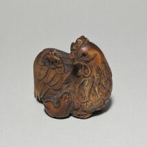 根付 鶏の親子 柘植 木彫品 木製 彫刻品 現品お渡し ニワトリ na07-e2-30_画像3