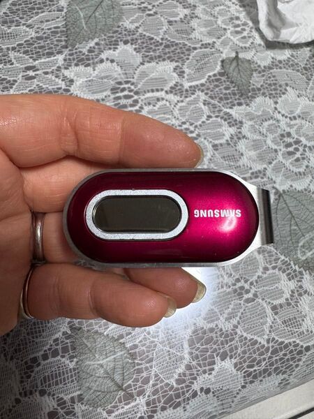 & 中古 Samsung YP-F1 MP3 (詳細は不明です)*(動作未確認)「ジャンク品