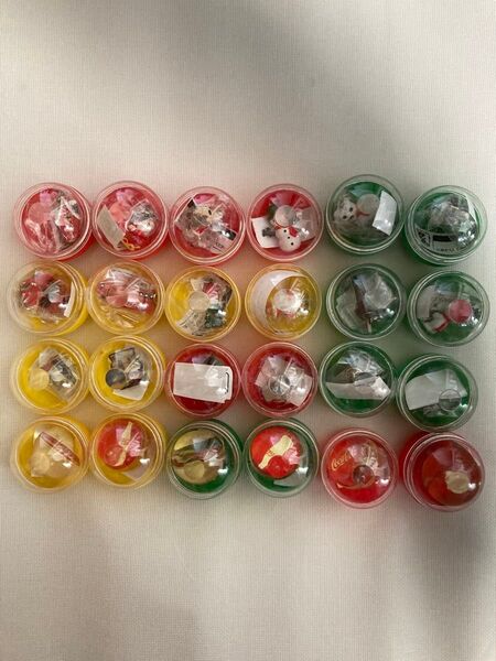 2011コカコーラ当選品 チャーム12個 ピンズ6個スーパーボール6個