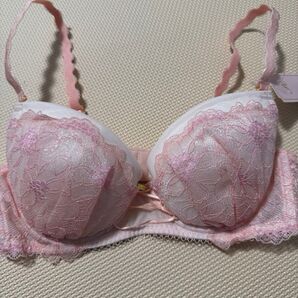 【最終値下げ 】新品タグ付き ブラジャー ブラのみ ピンク レース 花柄 可愛い D70 匿名配送