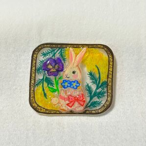 おめかしウサギ ミモザ パンジー リボン ブローチ