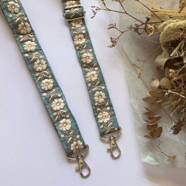【明るめのグリーン】インド刺繍リボン ショルダーストラップ グリーン系 スマホストラップ カメラストラップ
