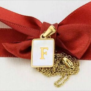 シェルイニシャルネックレス 【F】