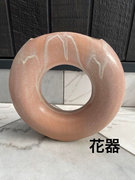 花器 陶器 剣山付き ドーナツ型 薄ピンク色