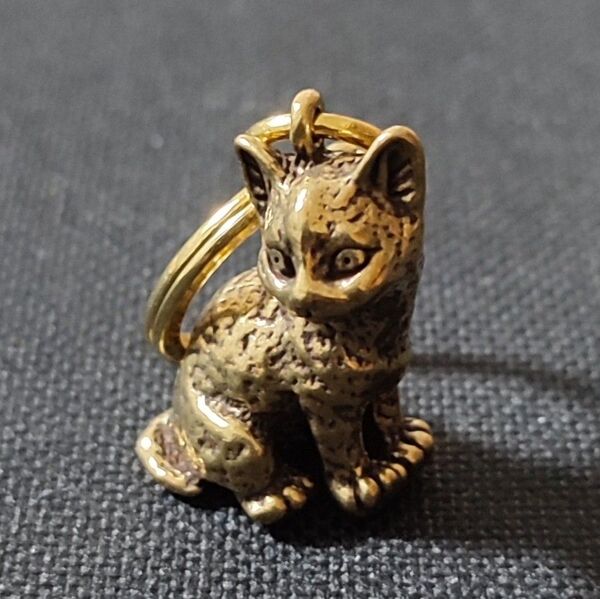 キーホルダー 猫 ネコ キーリング チャーム ペンダント 真鍮