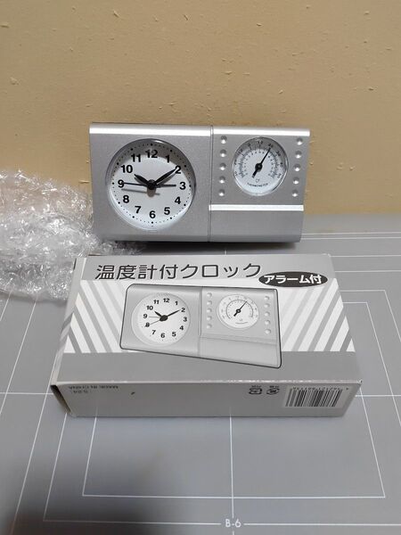 置き時計 、目覚まし時計、アナログ