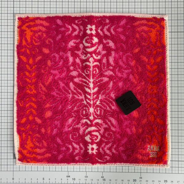 新品 アナスイ ANNASUI タオルハンカチ ハンドタオル ロゴ 総柄 赤 ピンク 白 ばら 薔薇 バラ