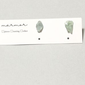 No.935 原石風 天然石風 ピアス イヤリング 水色 パステルブルー 青緑 カジュアル 一粒 シンプル 個性的 小ぶり