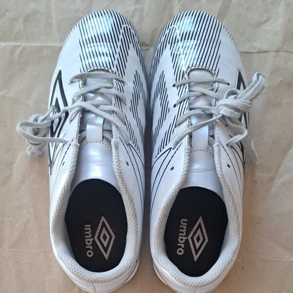 umbro フットサルシューズ 22.5cm