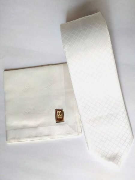 ネクタイホワイト /未使用DAKSハンカチ 冠婚葬祭 白色 結婚式