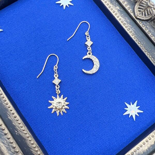 ピアス/ステンレスフックピアス/ラッキーMoon&Sun/月&太陽/ゴールドカラー【プレゼント付き】
