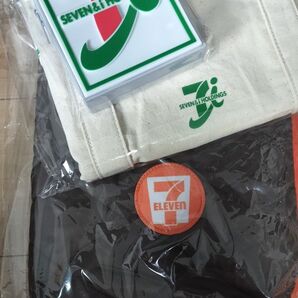 【値下げ】セブンイレブン 福袋 レジ袋風トートバックエコバッグ、シリコンポーチ、ブランケット3点セット 未開封