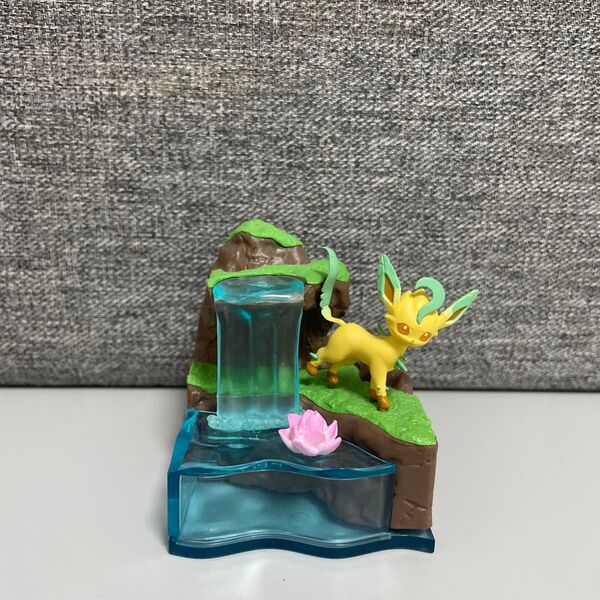ポケモン リーフィア しんぴの泉 ポケモンワールド あつめてひろがる フィギュア ブイズ リーメント マスコット イーブイ グッズ