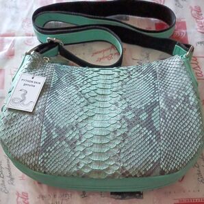 ダイヤモンドパイソン☆新品未使用☆大人 軽量 革 本革 蛇柄 ポシェット サコッシュミニショルダーバッグ