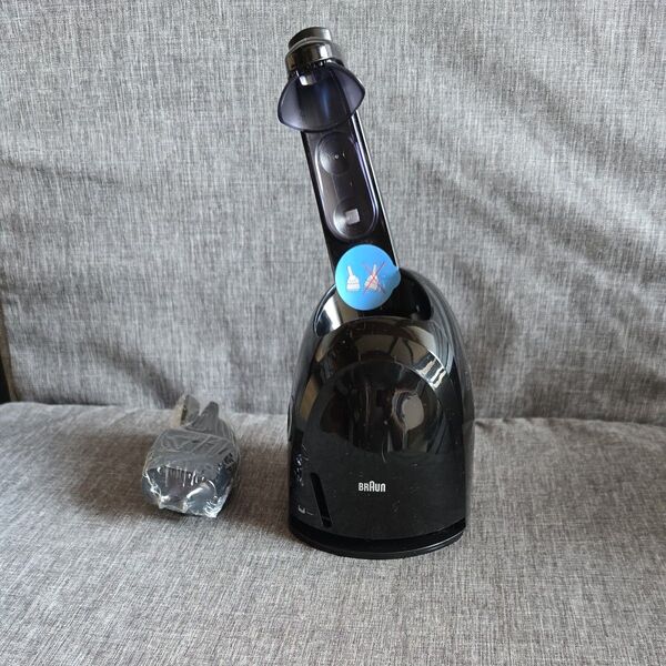 ブラウン 電気シェーバー 洗浄器