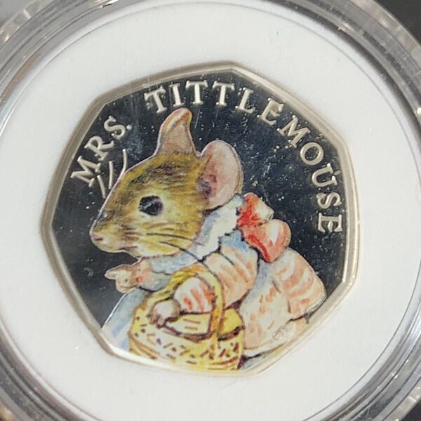 2018年 イギリス ビアトリクス・ポター 記念50ペンス銀貨 のねずみチュウチュウおくさんのおはなしモチーフ