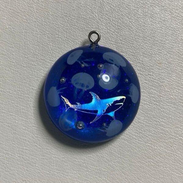 ☆274 くらげの海 サメver. ペンダント/キーホルダー ハンドメイド レジン