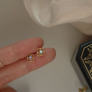 【ムーンストーン】フラワーピアス