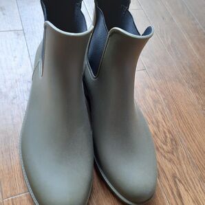 レインブーツ。