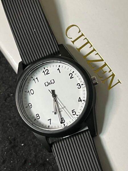 ★ 未使用 CITIZEN Q&Q 精悍 ホワイト 盤面 メンズ 腕時計