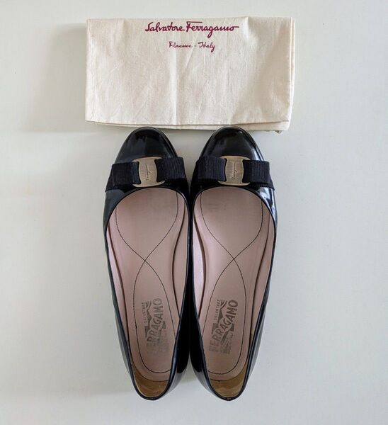 Salvatore Ferragamo ヴァラリボン パンプス ブラック エナメル フェラガモ フラットシューズ 黒 収納袋付き