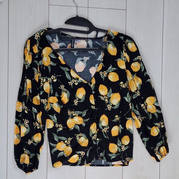 H&M ブラウス ブラック 柄物