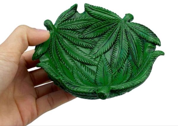 新品 未使用 煙草 灰皿 緑 グリーン