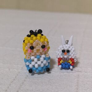 アリスとウサギ ビーズストラップ