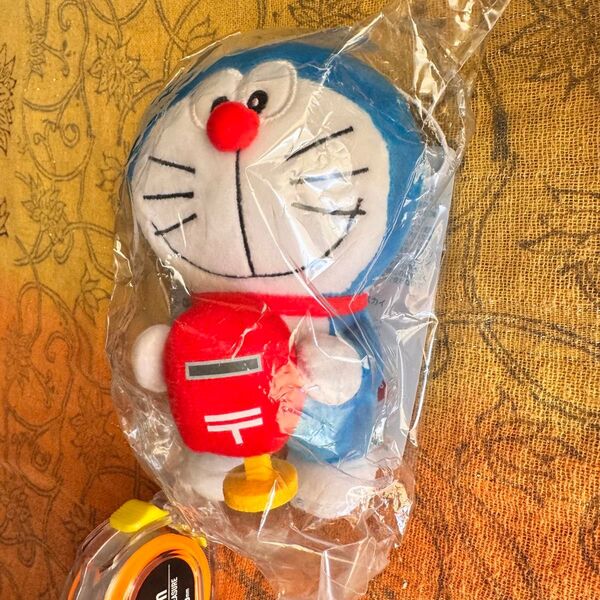 【限定品】 返事先どりポストを持ったドラえもん ぬいぐるみ マスコット 小 50周年 郵便局コラボ