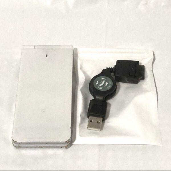 au KDDI HIY02 beskey ホワイト 携帯電話+リール式充電器付き