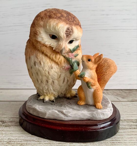 ブラウンじいさまとりすのナトキン 限定版 フィギュリン ピーターラビット 置物