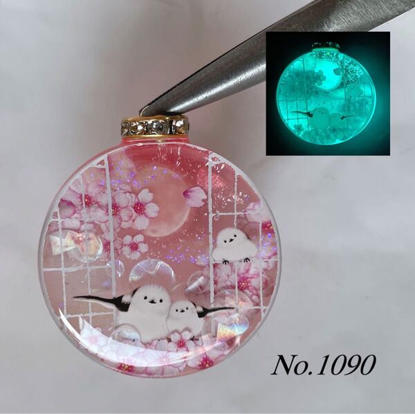 レジン/窓から見る春の景色とシマエナガ 桜 蓄光 オルゴナイトネックレス