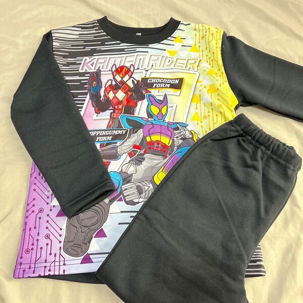 仮面ライダーガヴ 裏起毛 パジャマ 110cm 新品 未使用 黒 ブラック 男の子 男児 仮面ライダー ガヴ ヴァレン