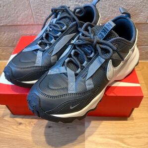 W NIKE TC7900