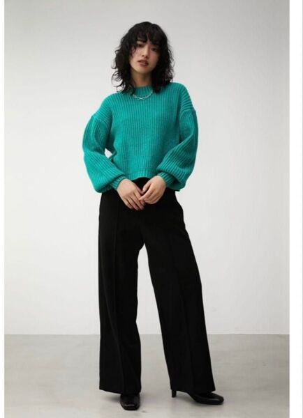 【新品】AZUL by moussy クロップド丈カラーニット