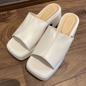 kastaneバルキーヒール厚底サンダル アイボリー 新品