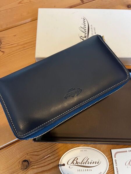 ボルドリーニ ラウンドジップ長財布 ブルー