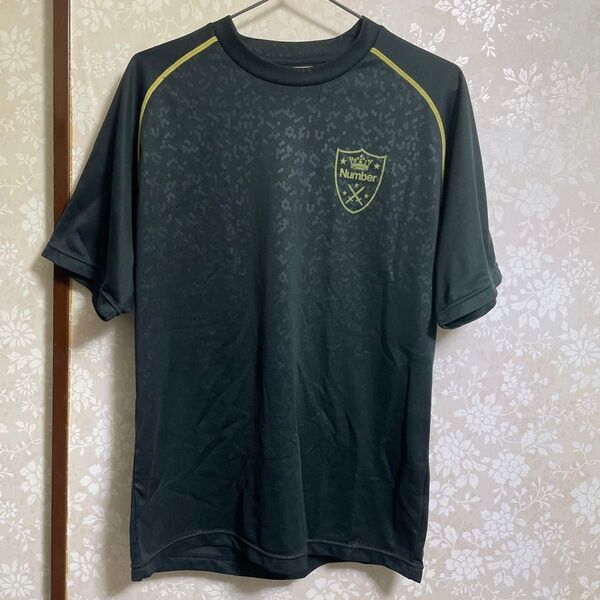 number スポーツシャツ